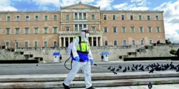 Municipal workers disinfect Syntagma square, in Athens, on March 24, 2020. Greece is on the second day of a strict nationwide lockdown seeking to halt the spread of the COVID-19 infection caused by novel coronavirus, with excursions from the home limited to attending work, buying food, visiting the doctor, walking the dog or going for a solitary jog. / Υπάλληλοι του Δήμου απολυμαίνουν την Πλατεία Συντάγματος κατα την διάρκεια της δεύτερης ημέρας επιβολής απαγόρευσης κυκλοφορίας, με εξαίρεση την έξοδο για και απο το χώρο εργασίας, αγορές τροφίμων, επίσκεψη σε γιατρό και φαρμακείο ή βόλτα κατοικίδιου και προσωπική άσκηση, Αθήνα, 24 Μαρτίου 2020.