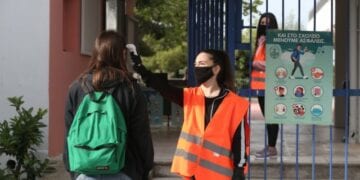 Opening of schools for students of the third class of high school after discontinuation of lessons due to the coronavirus pandemic outbreak in Athens, Greece on May 11, 2020. / Άνοιγμα των σχολείων για τους μαθητές της Γ`Λυκείου έπειτα από την διακοπή των μαθημάτων λόγω της πανδημίας του κορωναϊού, Αθήνα, 11 Μαΐου 2020.