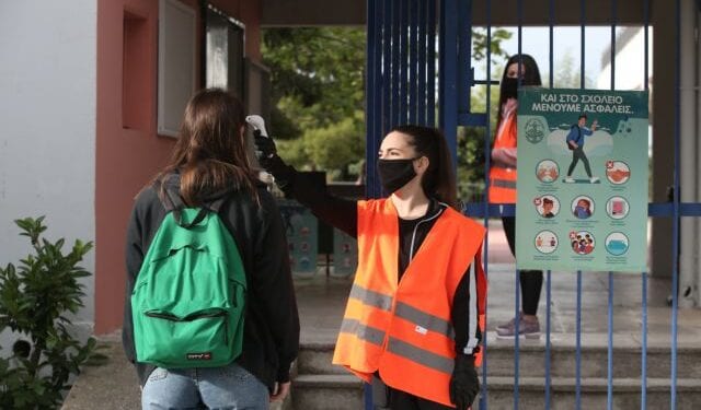 Opening of schools for students of the third class of high school after discontinuation of lessons due to the coronavirus pandemic outbreak in Athens, Greece on May 11, 2020. / Άνοιγμα των σχολείων για τους μαθητές της Γ`Λυκείου έπειτα από την διακοπή των μαθημάτων λόγω της πανδημίας του κορωναϊού, Αθήνα, 11 Μαΐου 2020.