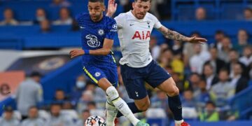 Chelsea's Moroccan midfielder Hakim Ziyech (L) vies with Tottenham Hotspur's Danish midfielder Pierre-Emile Hojbjerg (R) during the pre-season friendly football match between Chelsea and Tottenham Hotspur at Stamford Bridge in London on August 4, 2021. - RESTRICTED TO EDITORIAL USE. No use with unauthorized audio, video, data, fixture lists, club/league logos or 'live' services. Online in-match use limited to 75 images, no video emulation. No use in betting, games or single club/league/player publications. (Photo by Glyn KIRK / AFP) / RESTRICTED TO EDITORIAL USE. No use with unauthorized audio, video, data, fixture lists, club/league logos or 'live' services. Online in-match use limited to 75 images, no video emulation. No use in betting, games or single club/league/player publications. / RESTRICTED TO EDITORIAL USE. No use with unauthorized audio, video, data, fixture lists, club/league logos or 'live' services. Online in-match use limited to 75 images, no video emulation. No use in betting, games or single club/league/player publications. (Photo by GLYN KIRK/AFP via Getty Images)