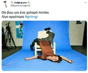 Ο Ναπολέων στην καρέκλα κάνοντας weird posing στο GNTM 4