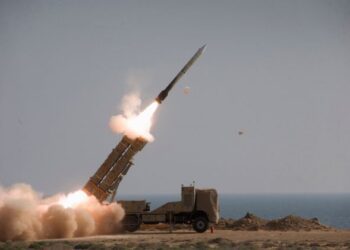 A missile is launched during an Iranian Army exercise dubbed 'Zulfiqar 1400', in the coastal area of the Gulf of Oman, Iran, in this picture obtained on November 7, 2021. Iranian Army/WANA (West Asia News Agency)/Handout via REUTERS   ATTENTION EDITORS - THIS IMAGE HAS BEEN SUPPLIED BY A THIRD PARTY