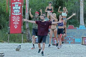 Ο Θανάσης Βισκαδουράκης στο Survivor με τους Κόκκινους