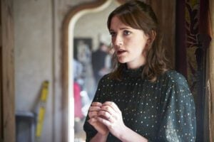 Η Charlotte Ritchie στο You του Netflix