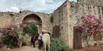 Μάγισσα Γυρίσματα ΑΝΤ1 Μάνη Σκηνικά τείχη